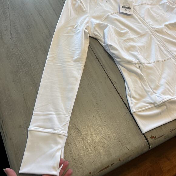 NWT Fabletics Kira Jacket Running For Cover White Full Zip Media Hole Sz XXL - Picture 2 of 11
